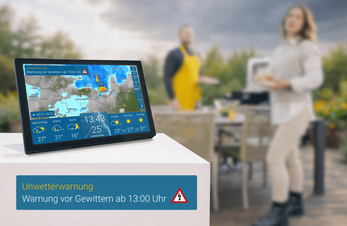 wetteronline home 4 mit Unwetterwarnung vor Gewitter während Gartenaktivität im Hintergrund